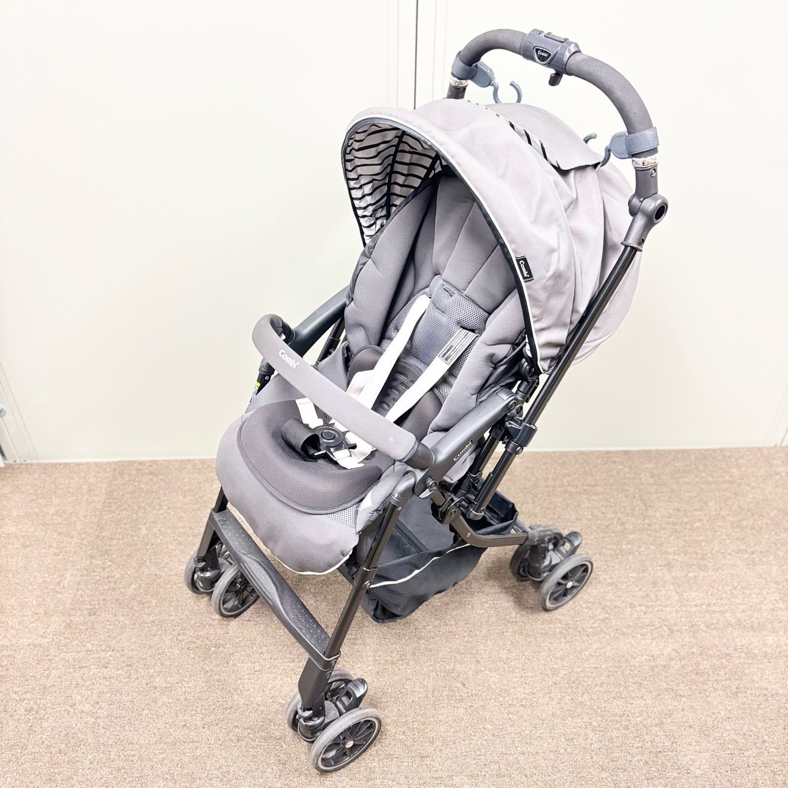 Combi コンビ ベビーカー メチャカル ハンディ オート4キャス compact エッグショック HG チャコールブラック