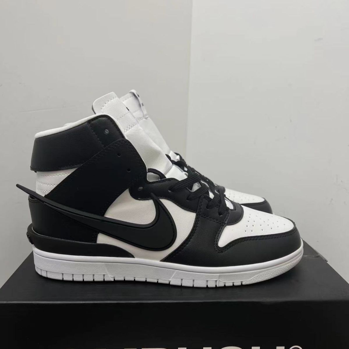 新品未使用 ナイキ AMBUSH x Nike Dunk Black スニーカー