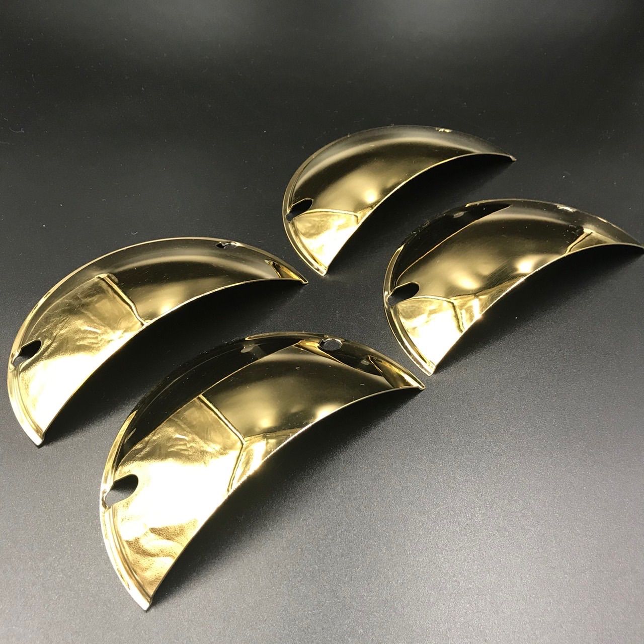 新品　ゴールドディープハーフシールド　インパラ　　　　ローライダー Amazon.co.jp: リンドバーグ 1/25 1964 インパラ ローライダー