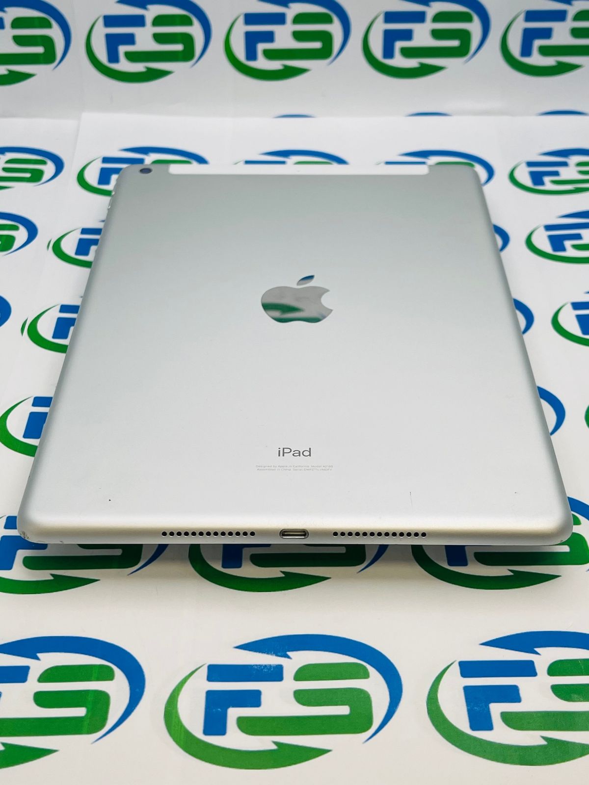 iPad 128g 第8世代 シルバー 【公式通販】