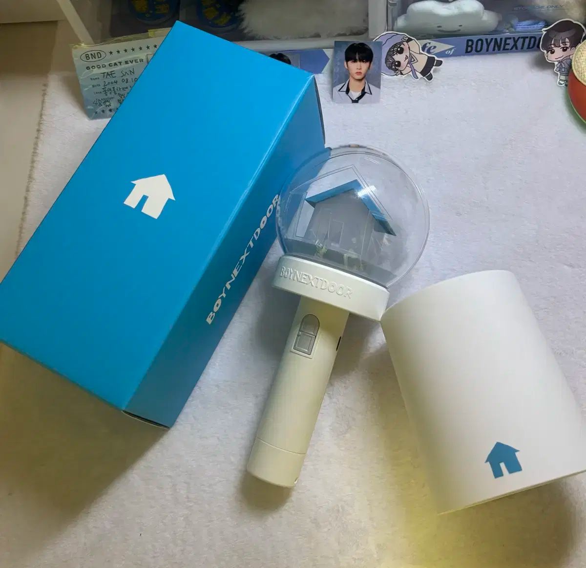 BOOYNEXTDOOR ペンライト　ボイネク　新品未開封 Amazon.co.jp: BOYNEXTDOOR - OFFICIAL LIGHT STICK 公式 ペンライト