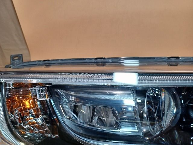 コーティング済 フリード+ GB8 右ヘッドランプ・ヘッドライト  