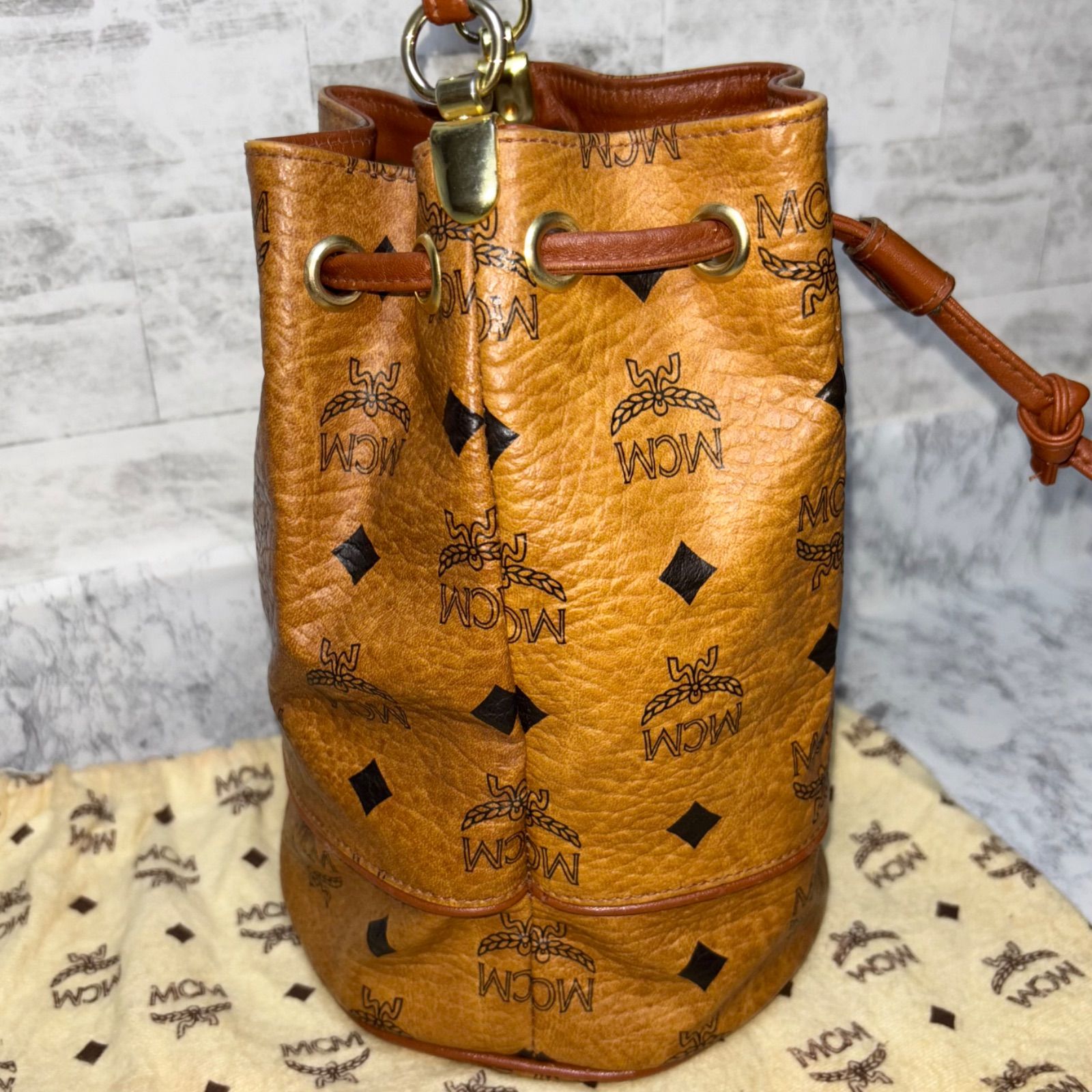 MCM エムシーエム ショルダーバッグ トートバッグ 巾着 バケツ型 MCM エムシーエム ショルダーバッグ トートバッグ 巾着 バケツ型