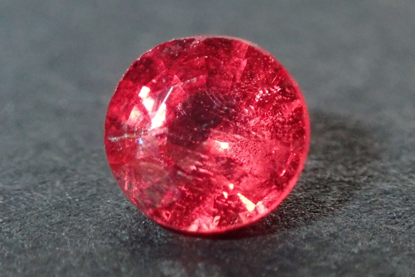 天然レッドスピネル ルース 0.255ct 約3mm×3mm