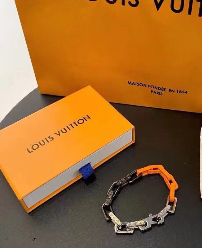 LOUIS VUITTON  モノグラムチェーン  ブレスレット