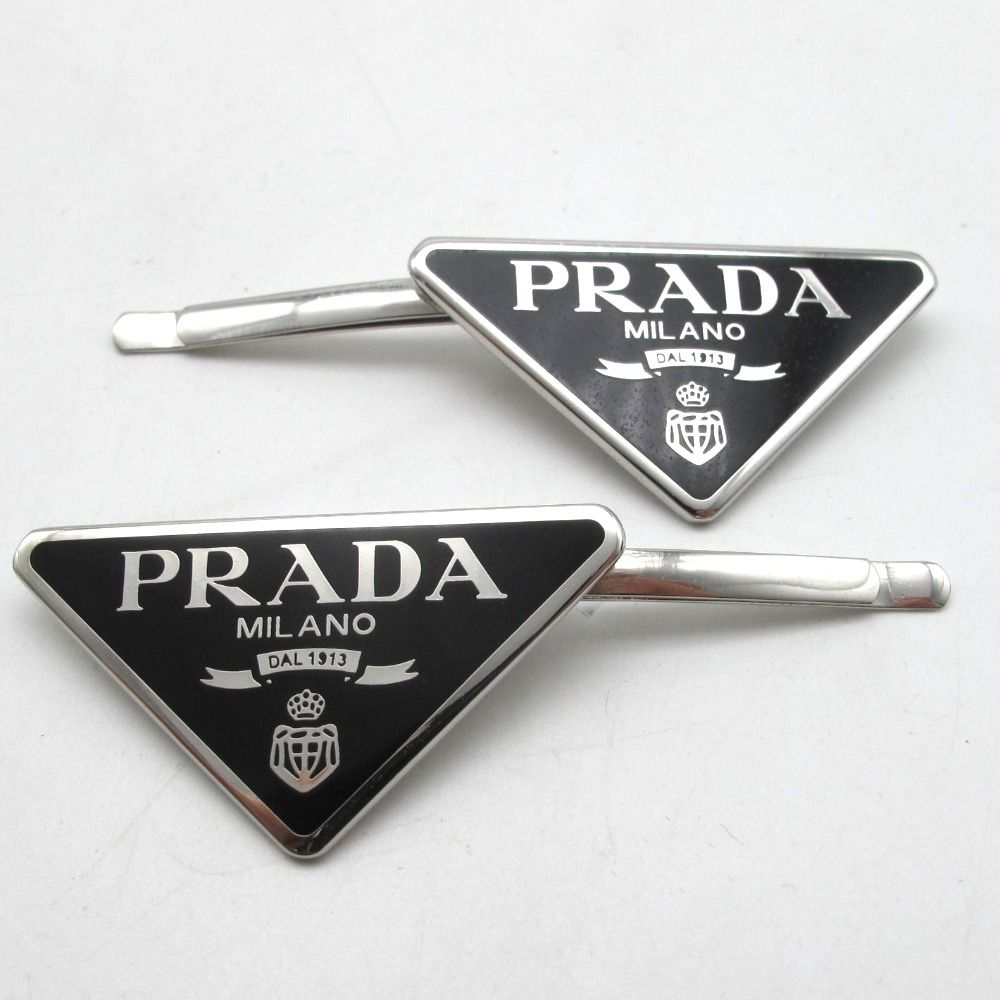 PRADA プラダ ヘアピン 2個セット ロゴ ブラック シルバー 右留め 左留め レディース - メルカリ