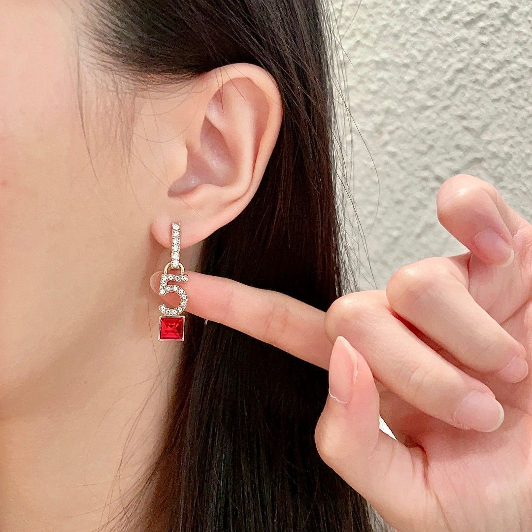 今日特価】Chanel ヴィンテージ アルファベットピアス 送料無料