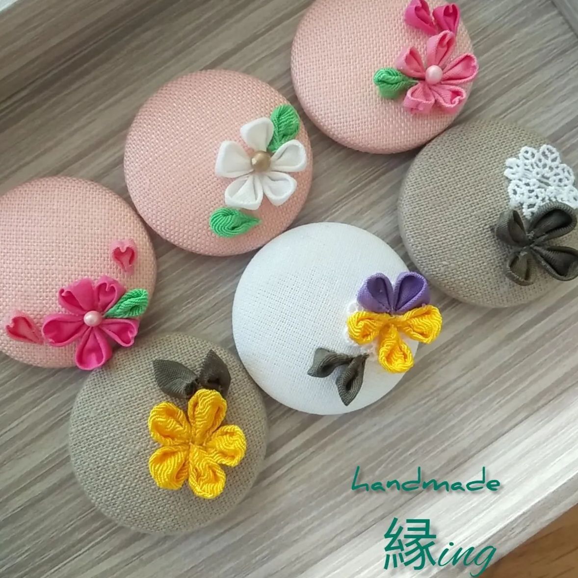 つまみ細工 くるみボタン ヘアゴム - メルカリ