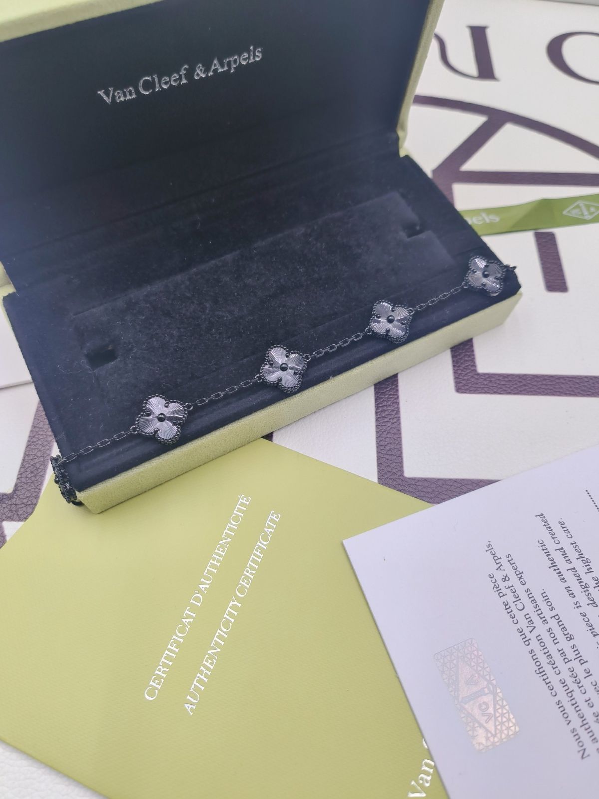 Van Cleef - Arpels ヴァン クリーフ＆アーペル 四つ葉のクローバー ブラック サムライ ファイブ フラワー ブレスレット｜ ｜