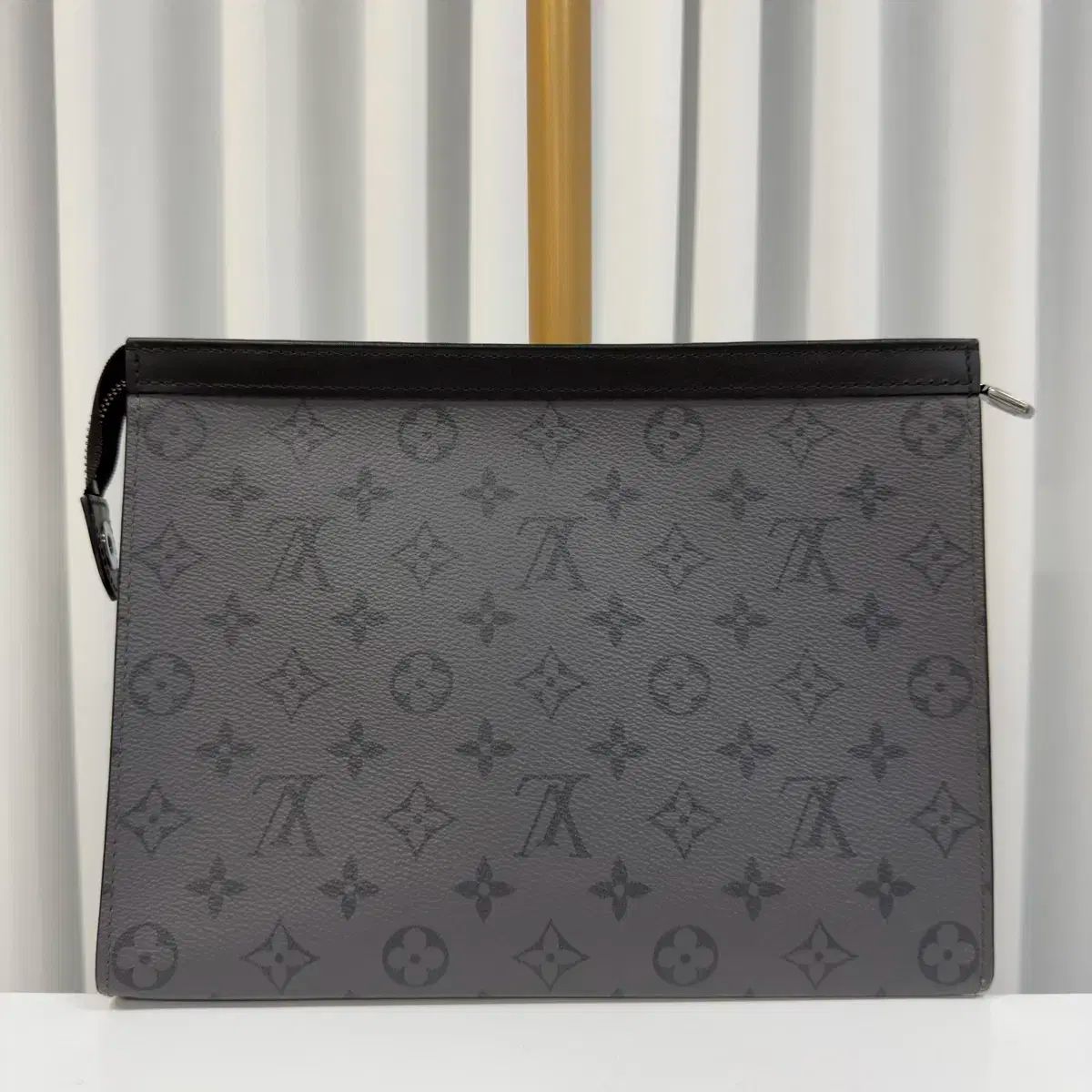 Louis Vuitton ルイヴィトン リバース エクリプス ポシェット ヴォワヤージュ MM