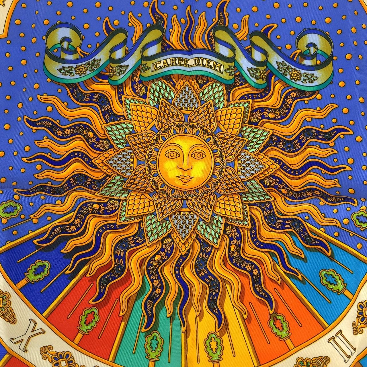 エルメス　HERMES　スカーフ　プリーツ　今日一日を楽しむ 美品 HERMES エルメス カレ カーペディエム 今日一日を楽しむ