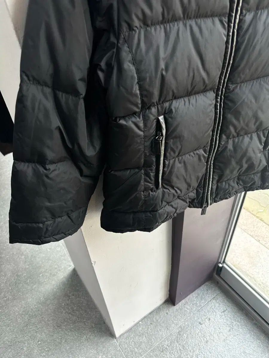 M ／ BURBERRY(バーバリー ) 黒 キルティング ダウン ブルゾン