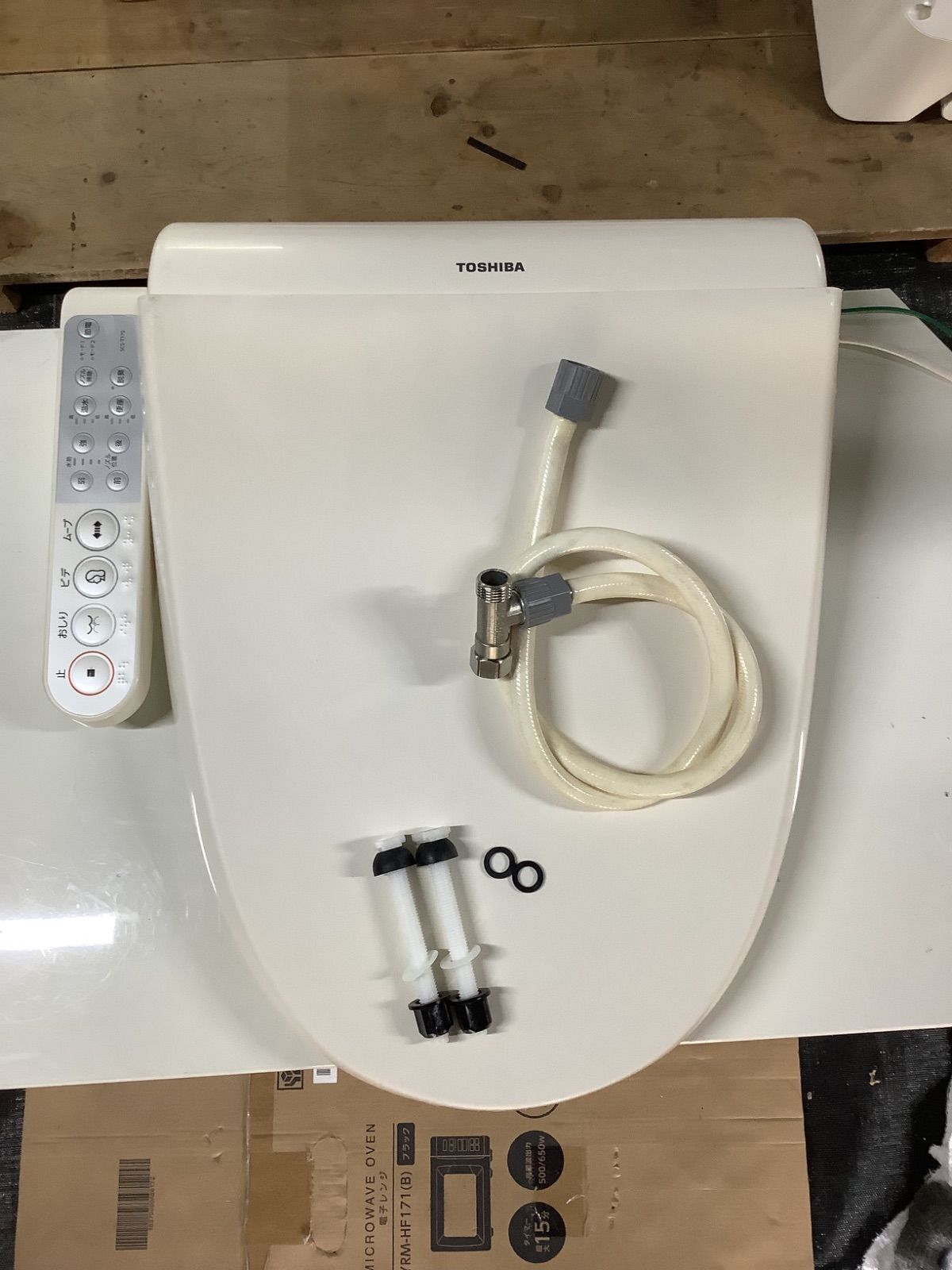 SP718 Toshiba 温水洗浄便座 SCSーT175／2015年製 【公式通販】