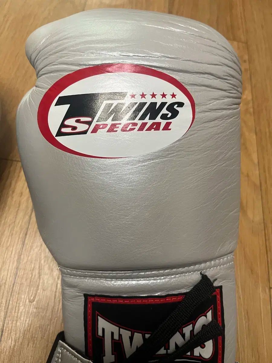 TWINS ツインズ タイプ 14oz グローブ 白 TWINS ツインズ グローブ 白