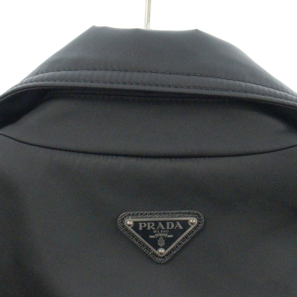 PRADA (プラダ) トライアングルロゴプレート付き リナイロン 中綿入り  
