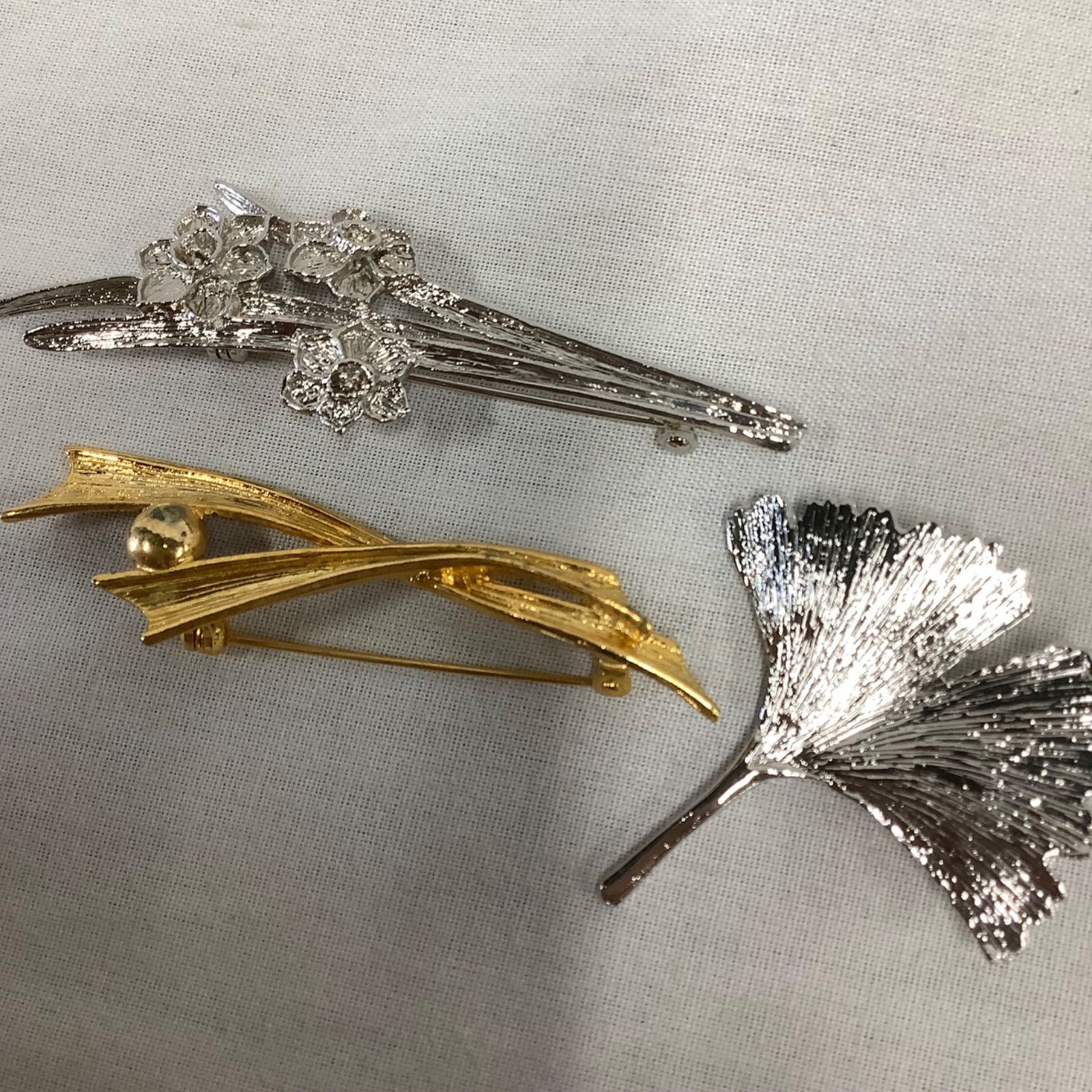 アンティークブローチ美品 お花の形のクリスタルカットガラスのブローチ1950年代 ga-1064の