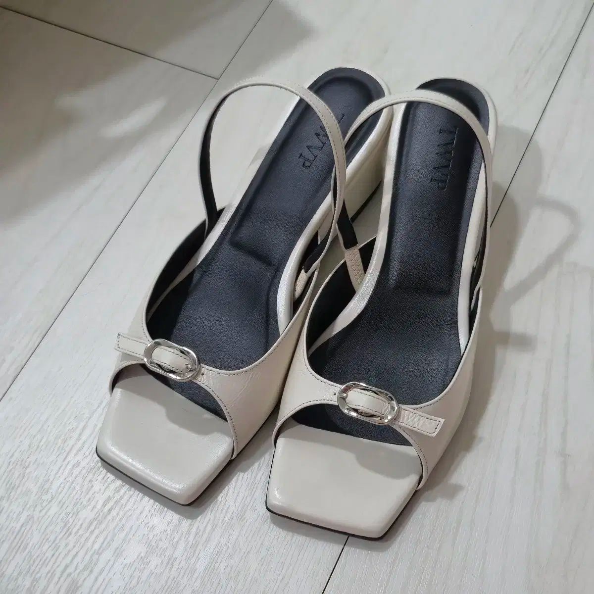 ツイートBP シティー ウェッジ サンダル アイボリー 240