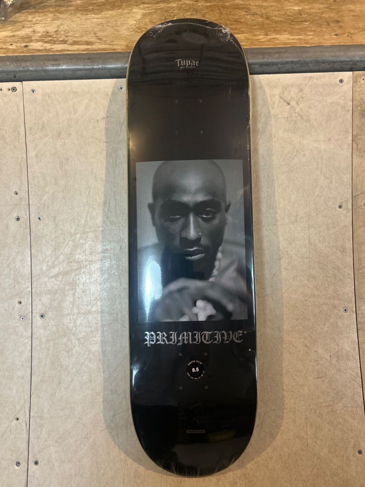 PRIMITIVE SKATE BOARDING プリミティブ スケートボード デッキ 2PAC ROYALITY DECK 8.5 ブラック