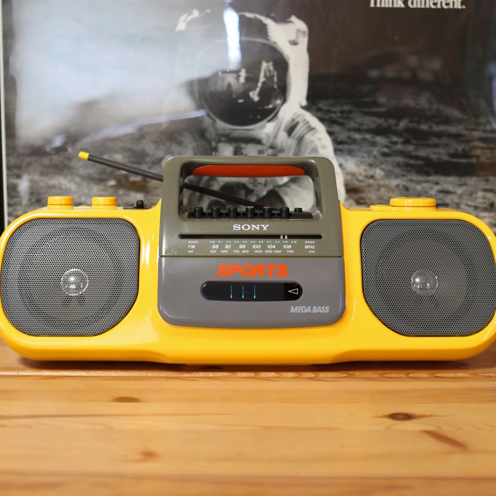 [メンテ済可動品]Sony Sports CFS-904 ソニースポーツラジカセ Vintage Sony SPORTS CFS-904 Mega Bass Radio Cassette-Recorder