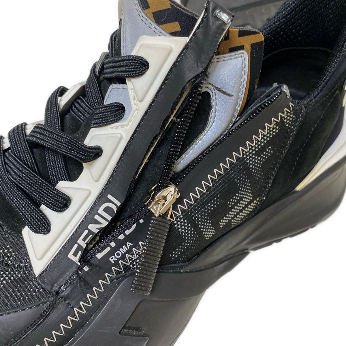 FENDI ブラック スニーカー ジッパー付き FENDI(フェンディ) スニーカー 8 メンズ - 黒×白×マルチ