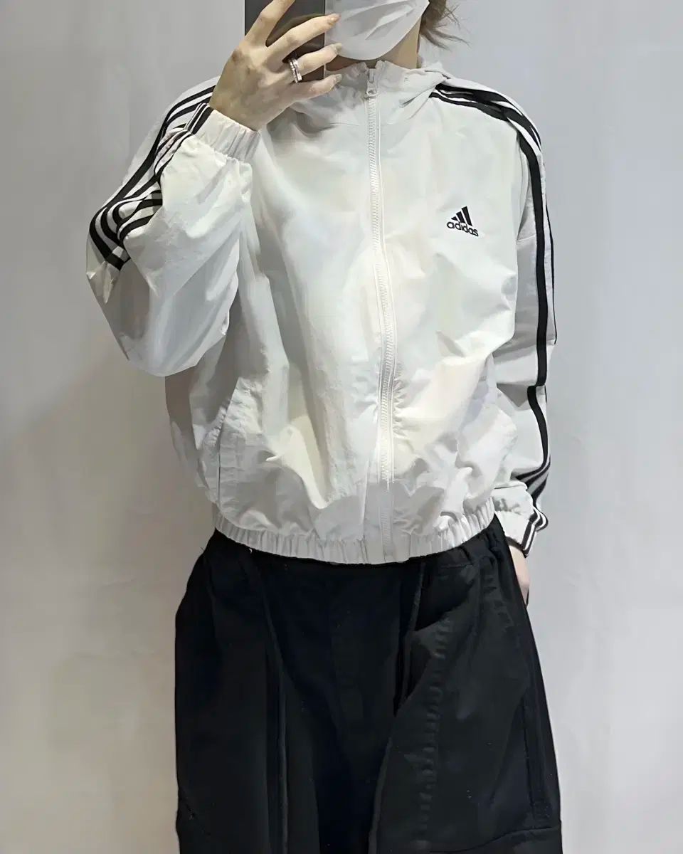 S adidas アディダス クロップド 白 フード ウィンドブレーカー