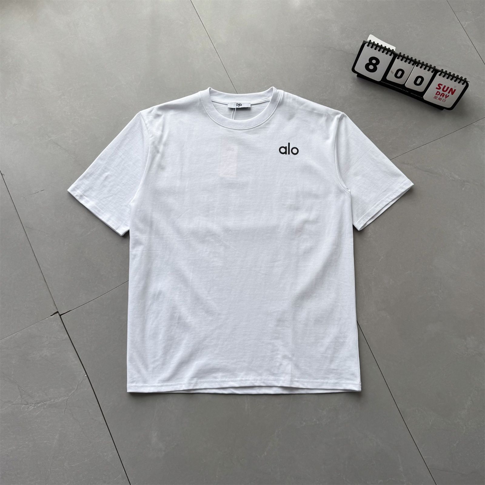 新品タグ付き　Alo yoga アローヨガ　Sサイズ　トップス　Tシャツ 新品タグ付き Alo yoga アローヨガ Sサイズ トップス Tシャツ