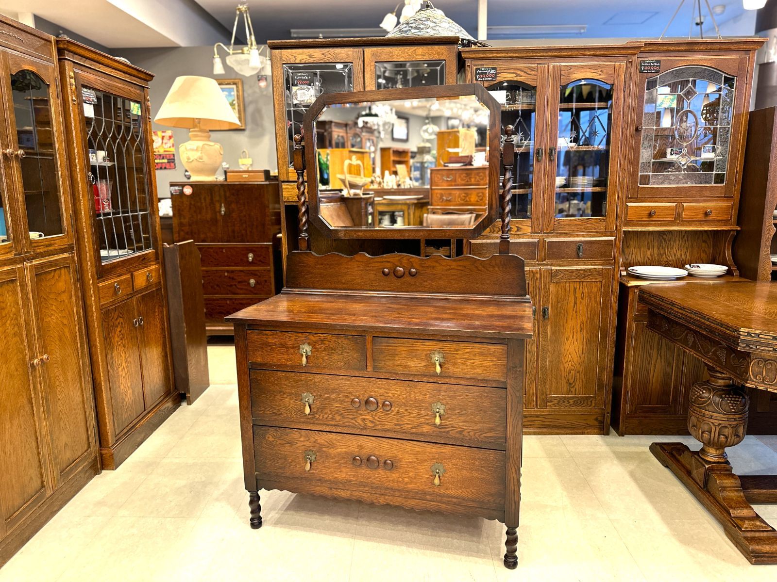 保存 イギリスから届いたアンティークの家具、コンパクトサイズの鏡が付いた