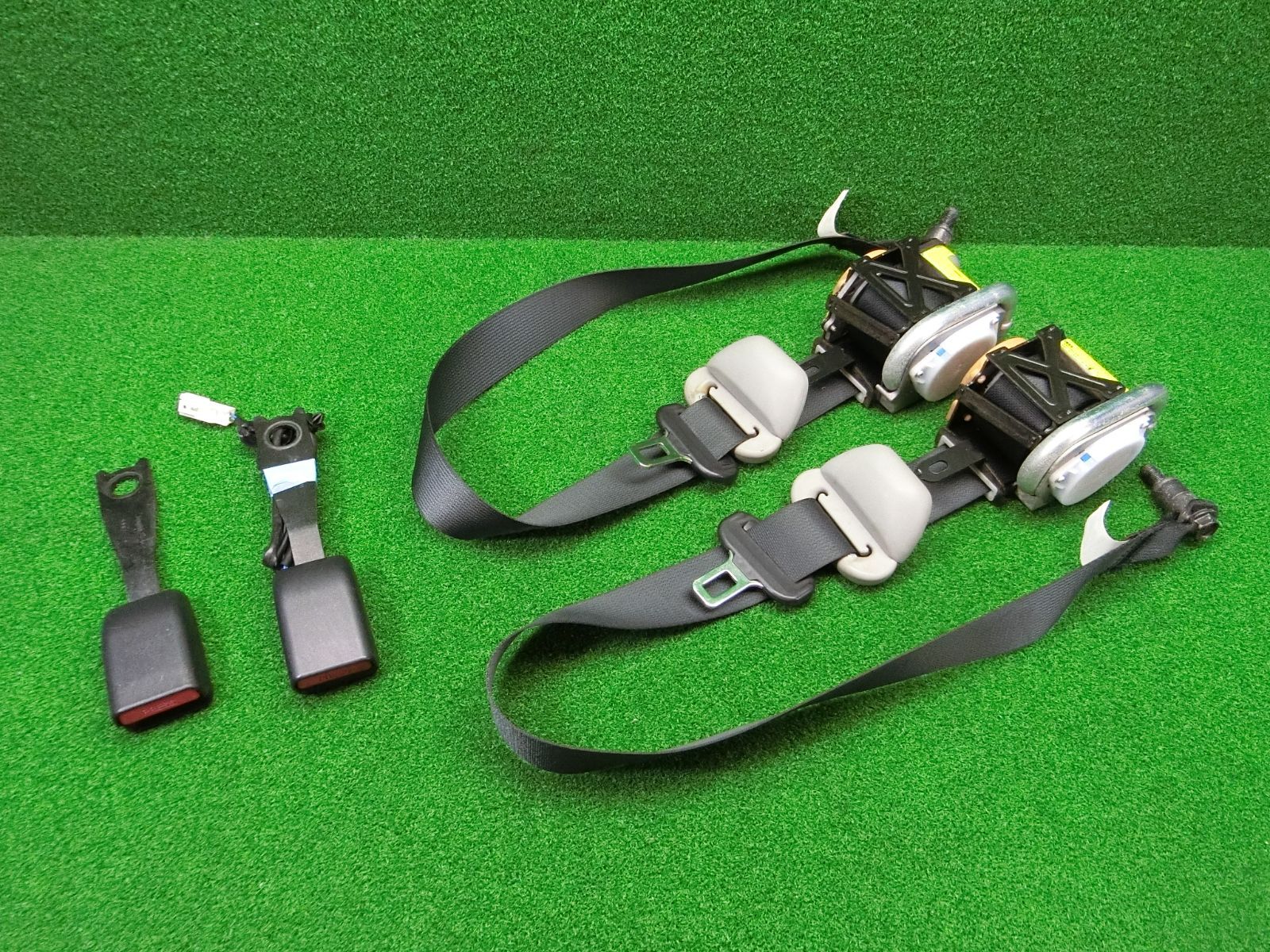 11448 三菱 アイミーブ HA3W フロント シートベルト 左右セット キャッチ TK-AH2-N725 TK-AH2-N726