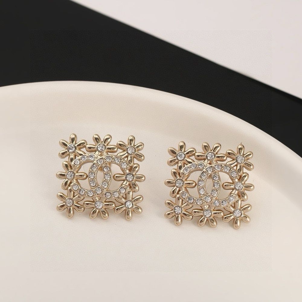 【エレガントなデザイン☆】CHANEL イヤーアクセサリー☆ 今日特価】Chanel シャネル 新入荷イヤリング レザーデザイン