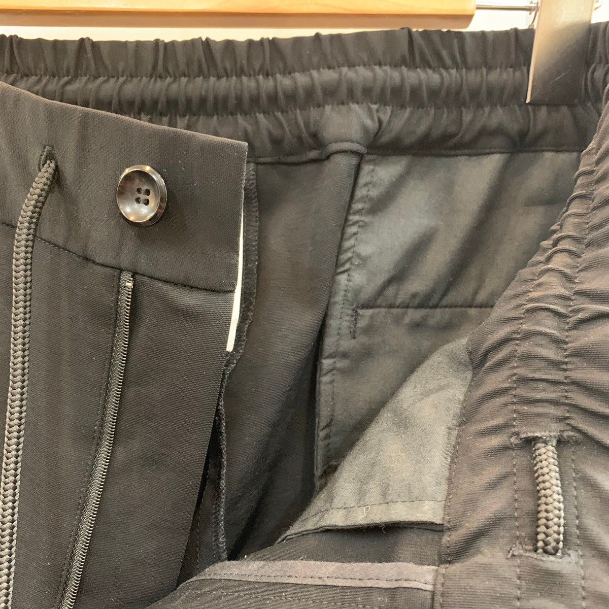 attachmentアタッチメント22aw ストレッチポンチジャージー 1タックイージーパンツ1新品同様 ATTACHMENT（アタッチメント）の「VIS⁄NY ストレッチポンチ ジャージ