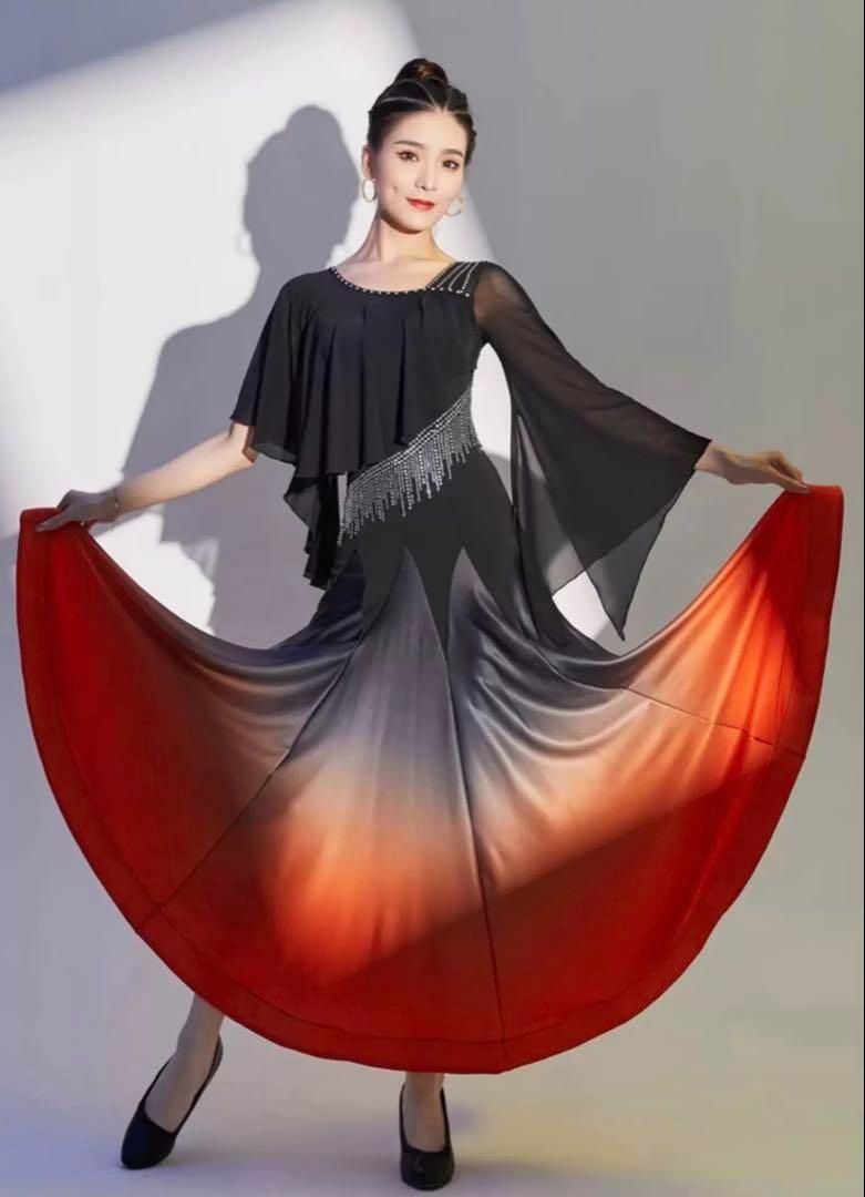 新品未使用 スパンコール輝く ラテンドレス ダンスパーティーや発表会