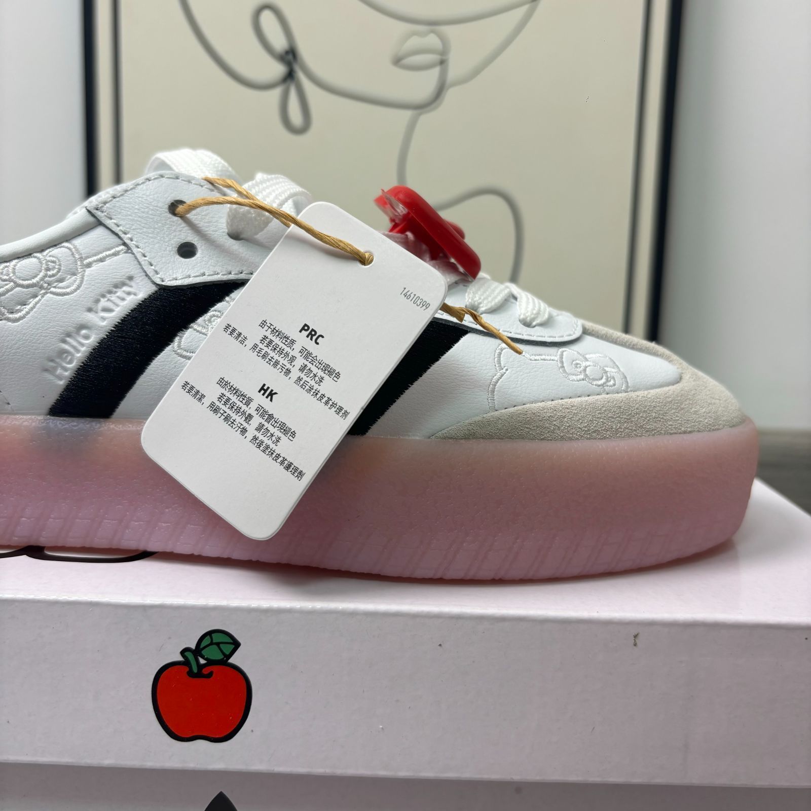 アディダス スニーカー Hello Kitty × Adidas Originals SAMBAE ボードシューズ レディース 【IG4450】 21 21.5 22 22.5 23 23.5 24 24.5 25 25.5