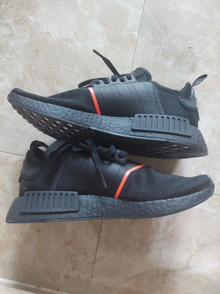 アディダス スニーカー R1 ADIDAS NMD R1 EE5085 アディダス スニーカー R1 ADIDAS NMD R1 EE5085