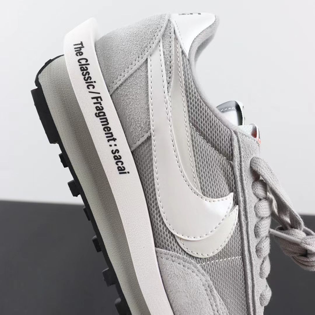 GonGon　ナイキ LD ワッフル SF サカイ フラグメント グレー NIKE公式】LDワッフル x sacai x Fragment 'Light Smoke Grey