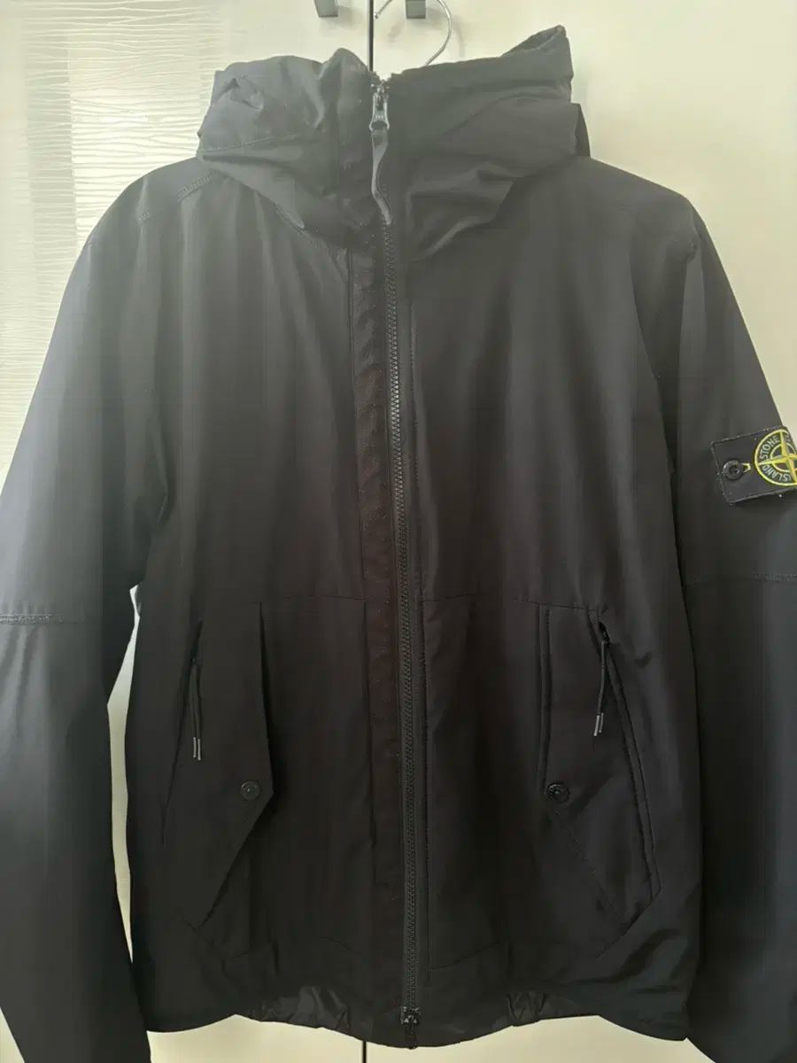 【雷市場（ポンジャン）商品韓国直送】STONE ISLAND(ストーンアイランド) ソフトシェル ジャケット M 出品