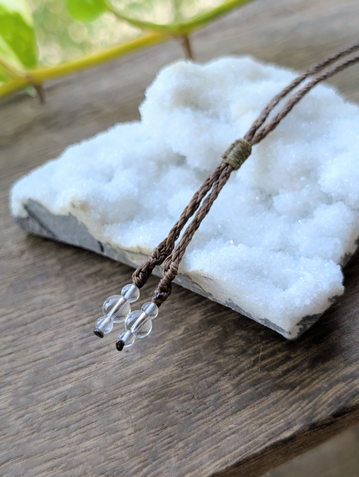 ☆アンティークカラー☆アンモナイト・化石☆マクラメ編みネックレス