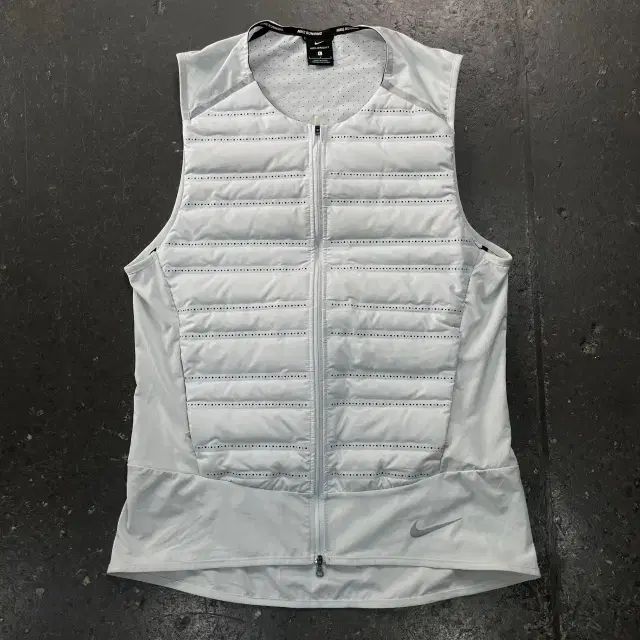 100 NIKE エアロロフト ダウン ベスト