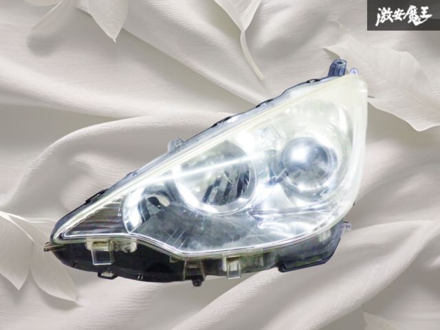 トヨタアクアNHP10左ヘッドライト中古キズあり トヨタアクアNHP10左ヘッドライト中古キズあり