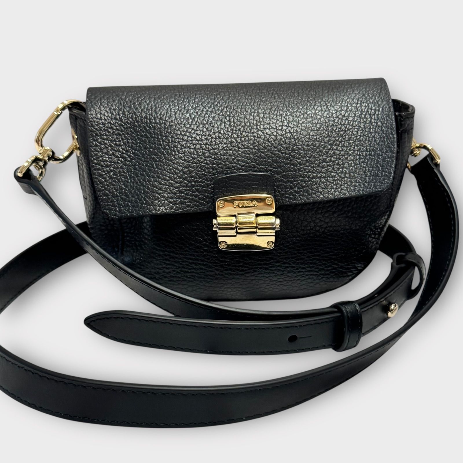 超美品！FURLA フルラ クラブ レザー ショルダーバッグ ミニバッグ 黒 