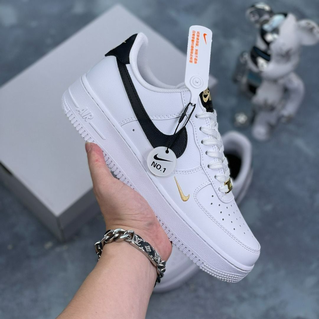 Nike Air Force 1 Low 07 Essential White Black CZ0270-102 男女兼用です【並行輸入】