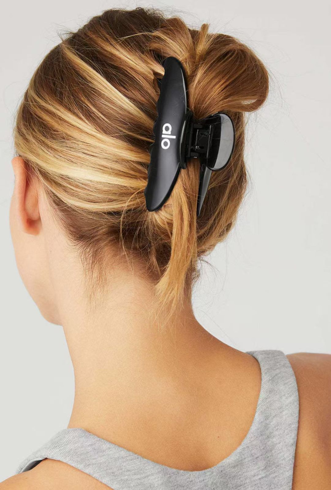 あいちゃま【入手困難】alo yogaヘアクリップ 入手困難] 新品 alo yoga ヘアクリップ - メルカリ