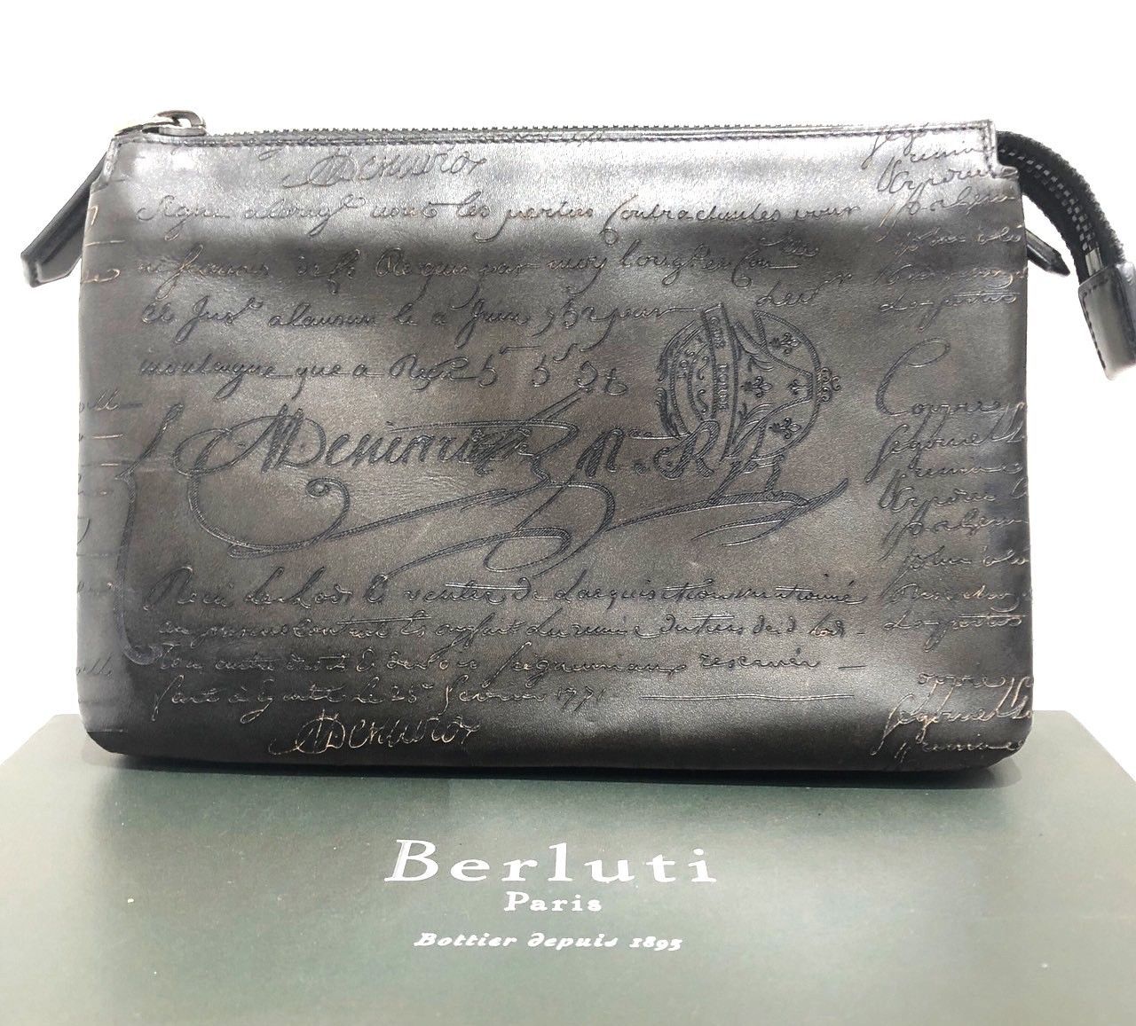 Berluti ベルルッティ テルシオ オールインワン クラッチバッグ セカンドバッグ カリグラフィ 財布 ブラウン系 005871