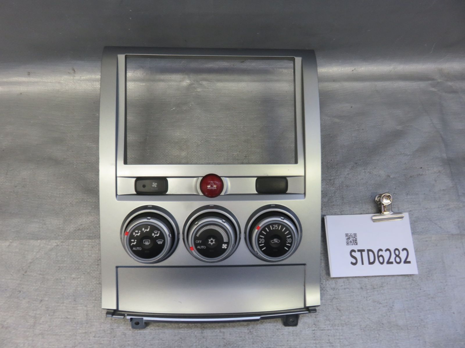 ☆STD6282/三菱純正 CV5W デリカ D:5 オーディオパネル 8インチ