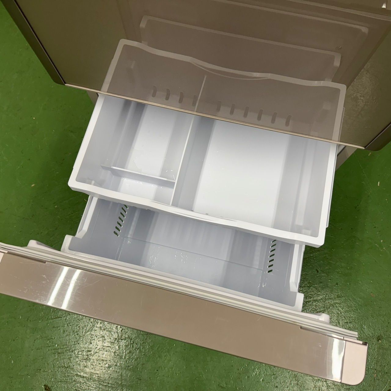 95 日立 大型冷蔵庫 265L 200L以上 小型 家庭用 1〜4人暮らし 同棲使用も 右開き ゴールドカラー WWW_KANDAIZUMI_COM