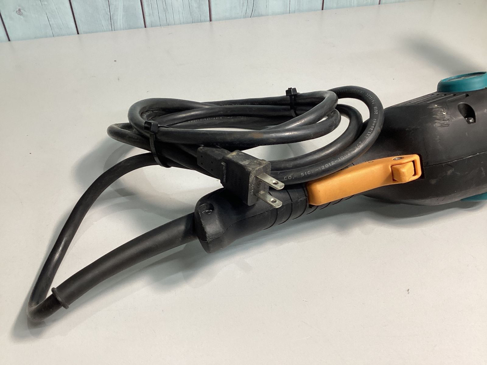 マキタ makita 180mm電子ディスクグラインダ GA7011C