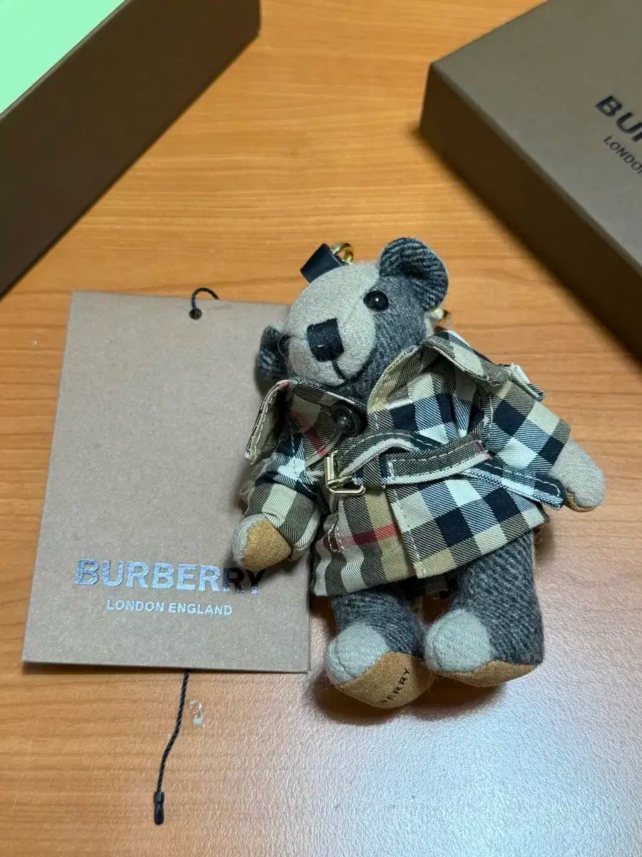 お揃いの BURBERRY バーバリー トマス ベア キーリング フカフカの