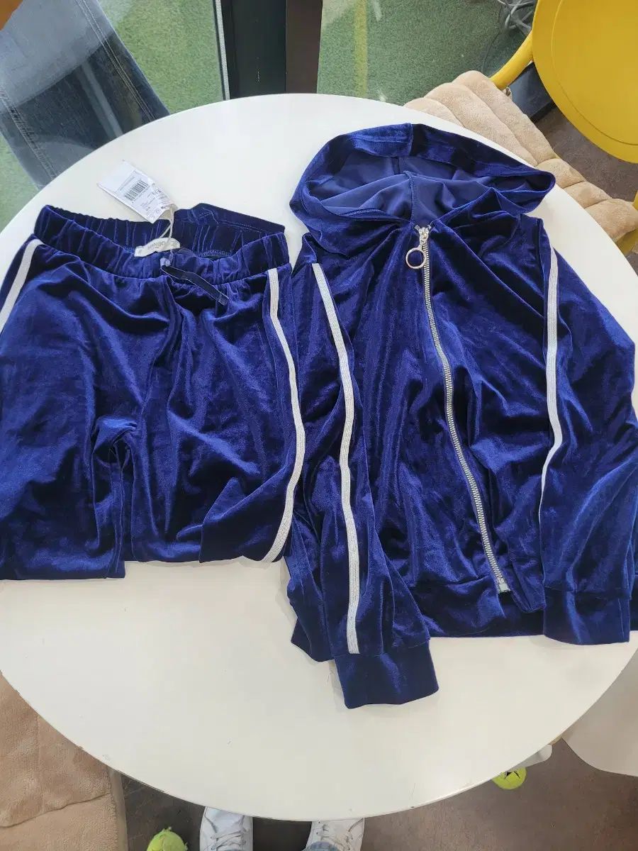 Mango(マンゴ) トゥイーン ベロア トレーニングウェア セット 9 10 スリー (新品)