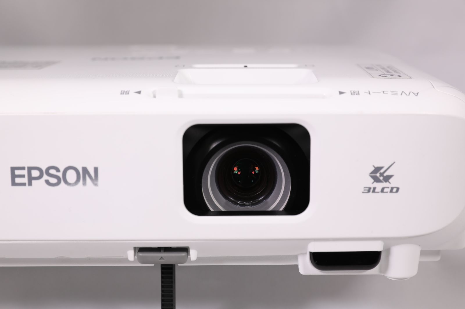 EPSON プロジェクター EB-W05（3300ルーメン） - メルカリ