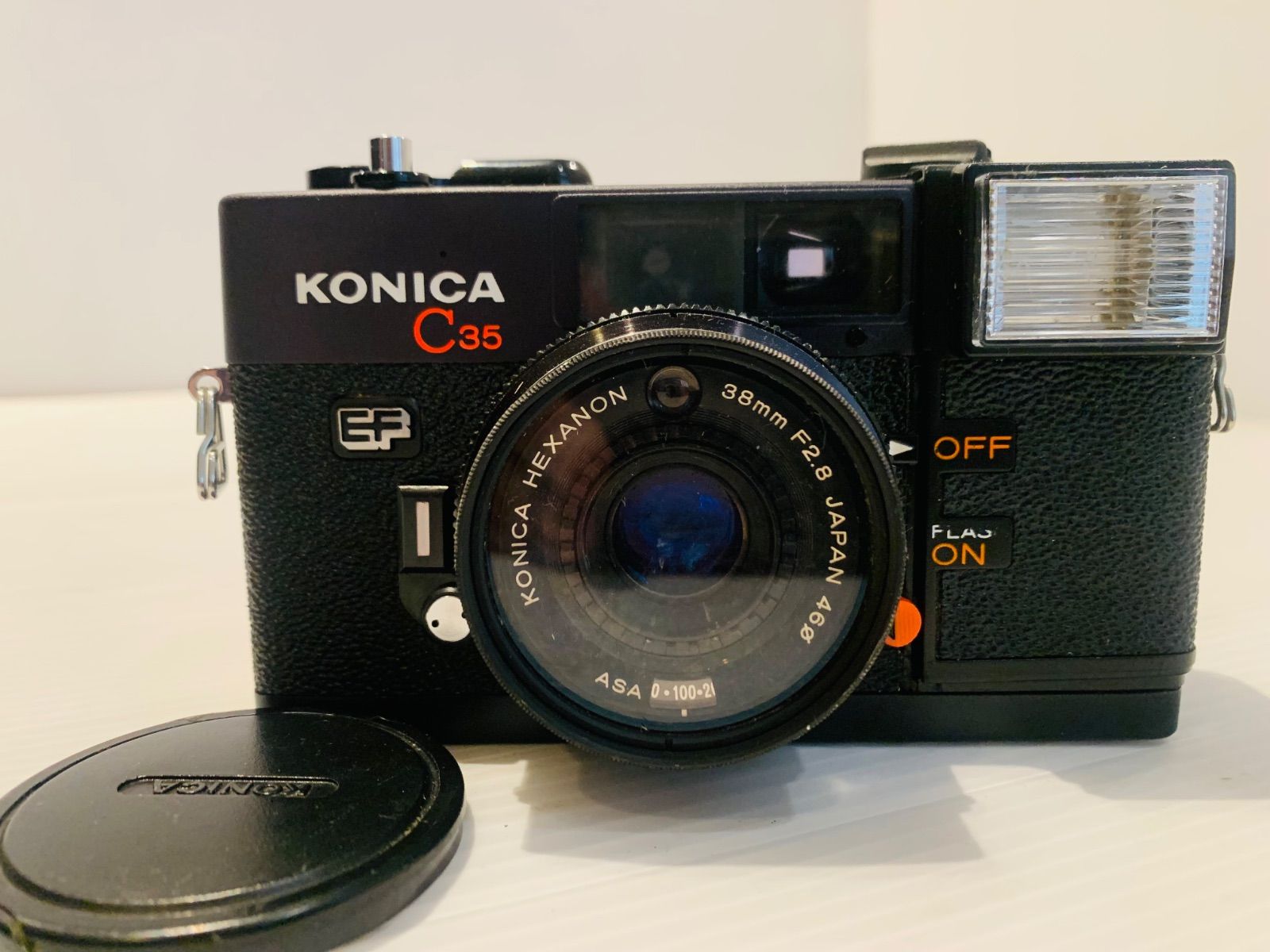 完璧主義 完動品】フィルムカメラ Konica C35 EF ピッカリコニカ - メルカリ フィルムカメラ