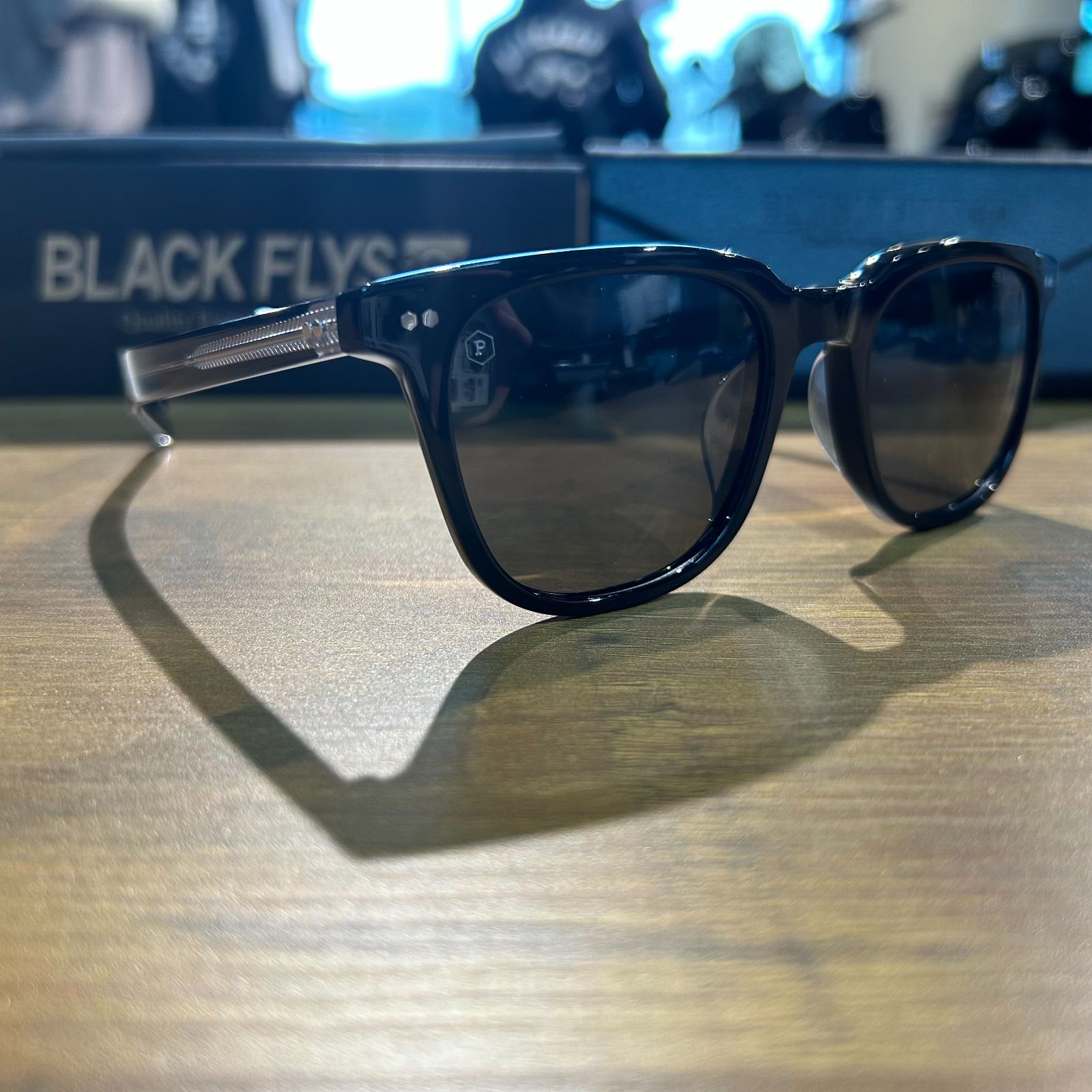 【BLACK FLYS】FLY STACY　ブラック-シルバー×グレー　偏光レンズ　ブラックフライ　サングラス　ステーシー　サングラスケース　 サングラス拭き　ラッピング箱　BF-4506-01 　新品未使用　夏休み　キャンプ　プール　夏のボーナス　アメカジ